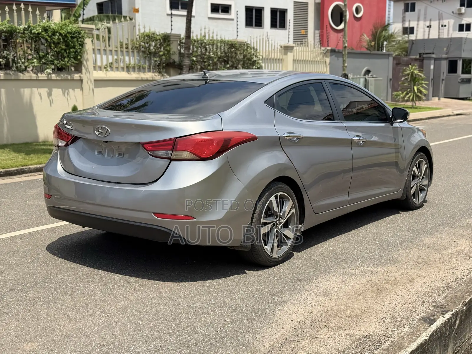 Hyundai Elantra Limited 4dr Sedan (1.8L 4cyl 6A) 2014 Silver