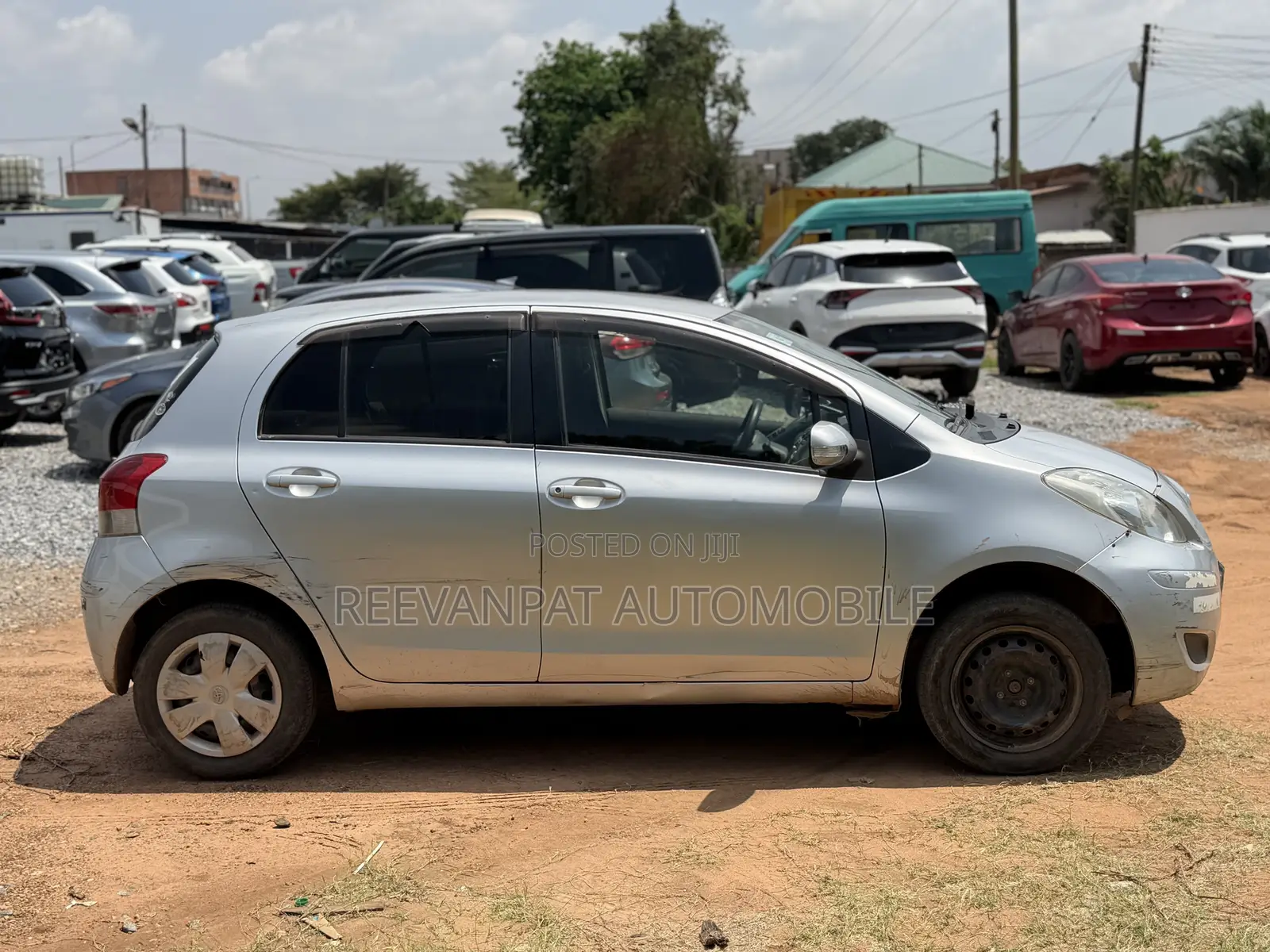 Toyota Vitz 2010 Silver