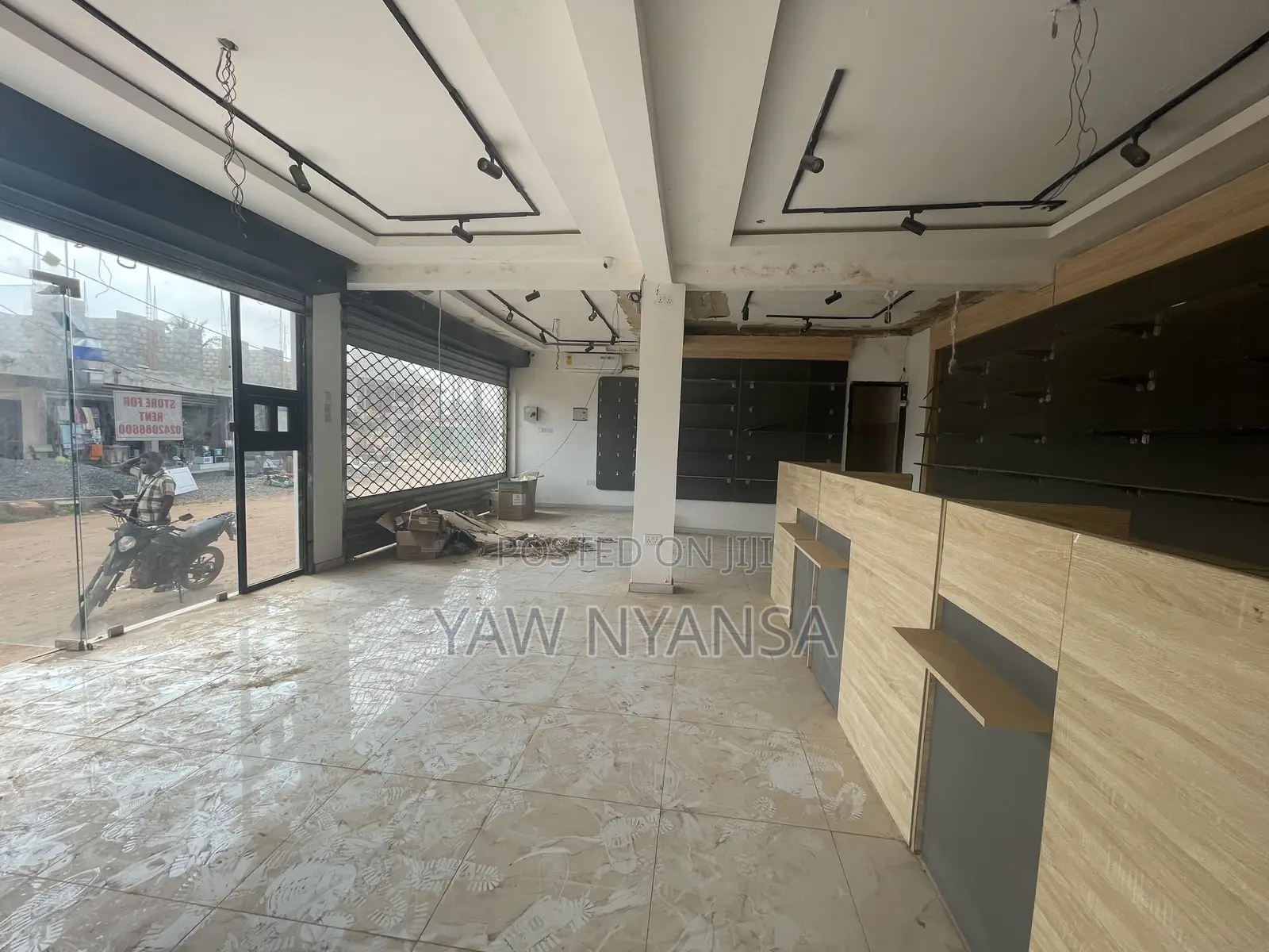 Shop for Rent at Leakside