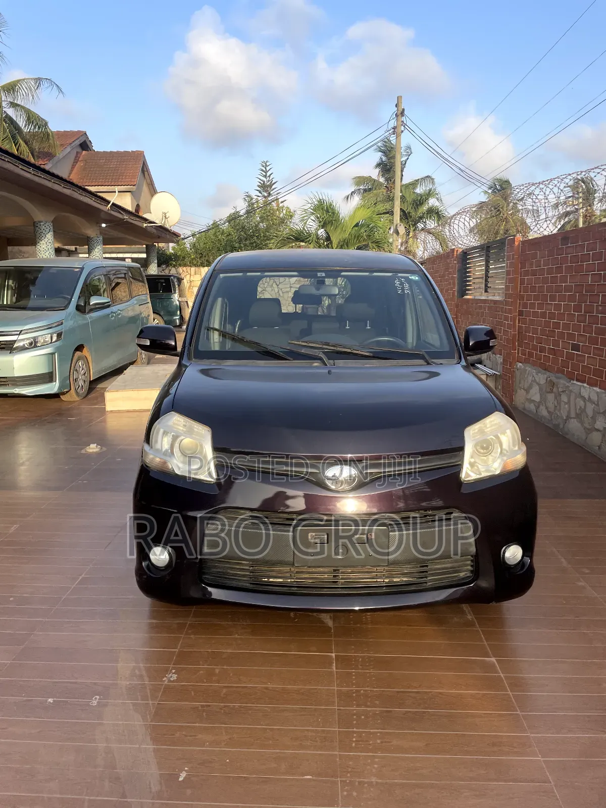 Toyota Sienta 2011 Purple