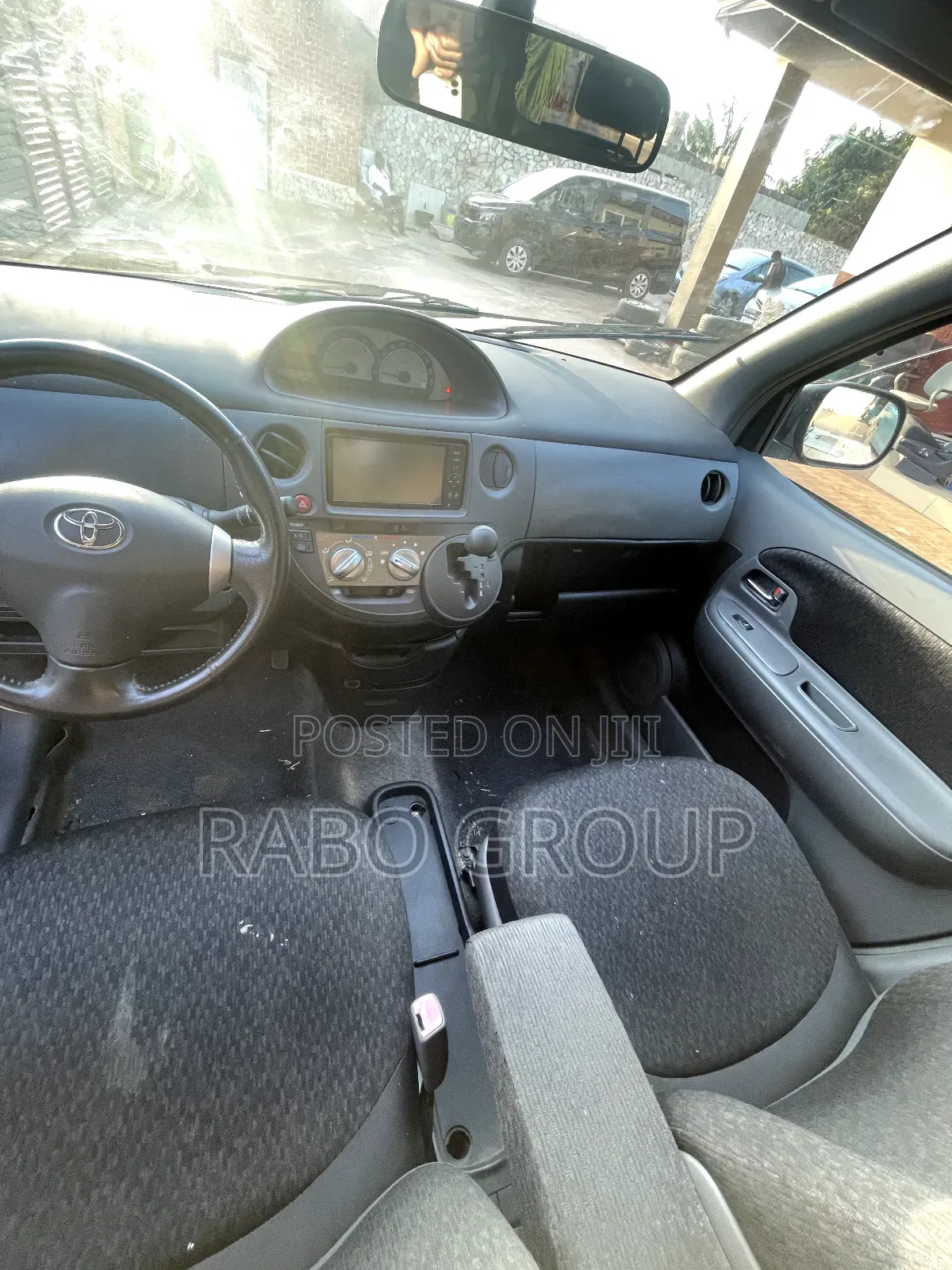 Toyota Sienta 2011 Purple
