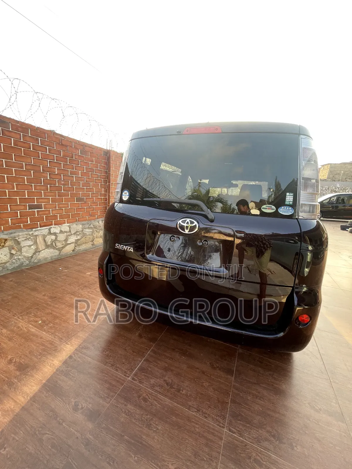 Toyota Sienta 2011 Purple