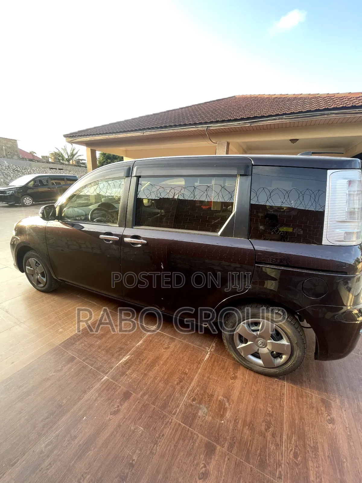 Toyota Sienta 2011 Purple
