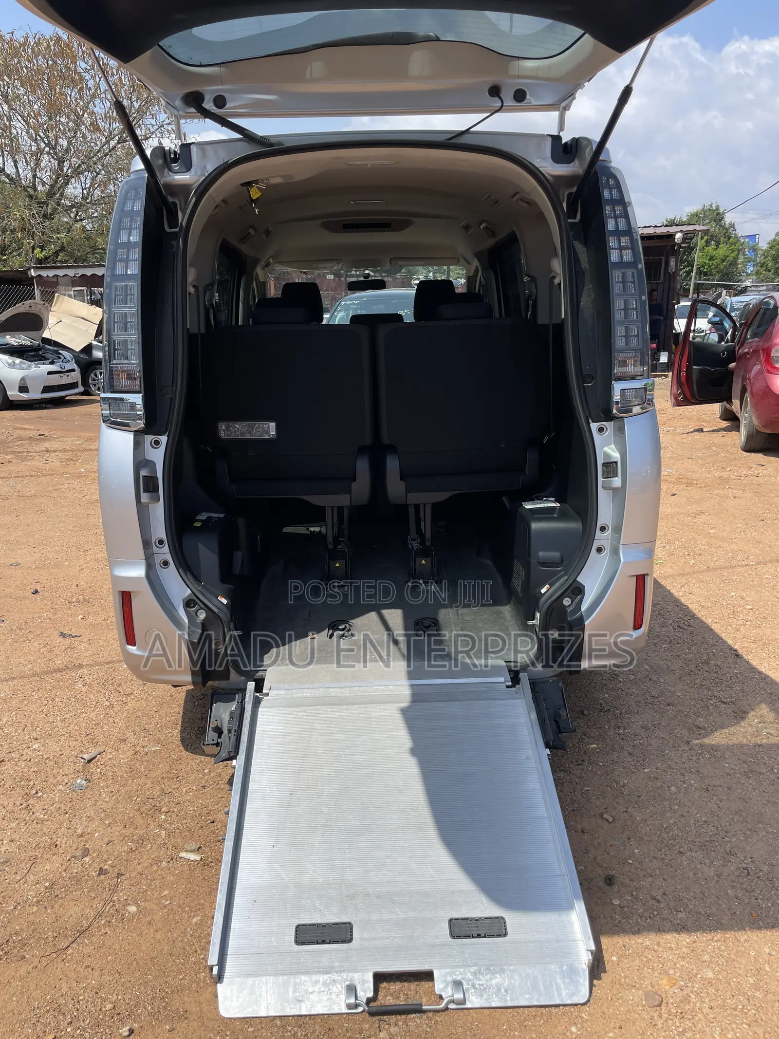 Toyota Voxy X 2WD 8-Seater 2014 Silver