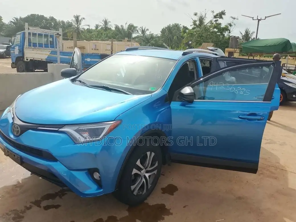 Toyota RAV4 LE 4dr SUV AWD (2.5L 4cyl 6A) 2018 Blue