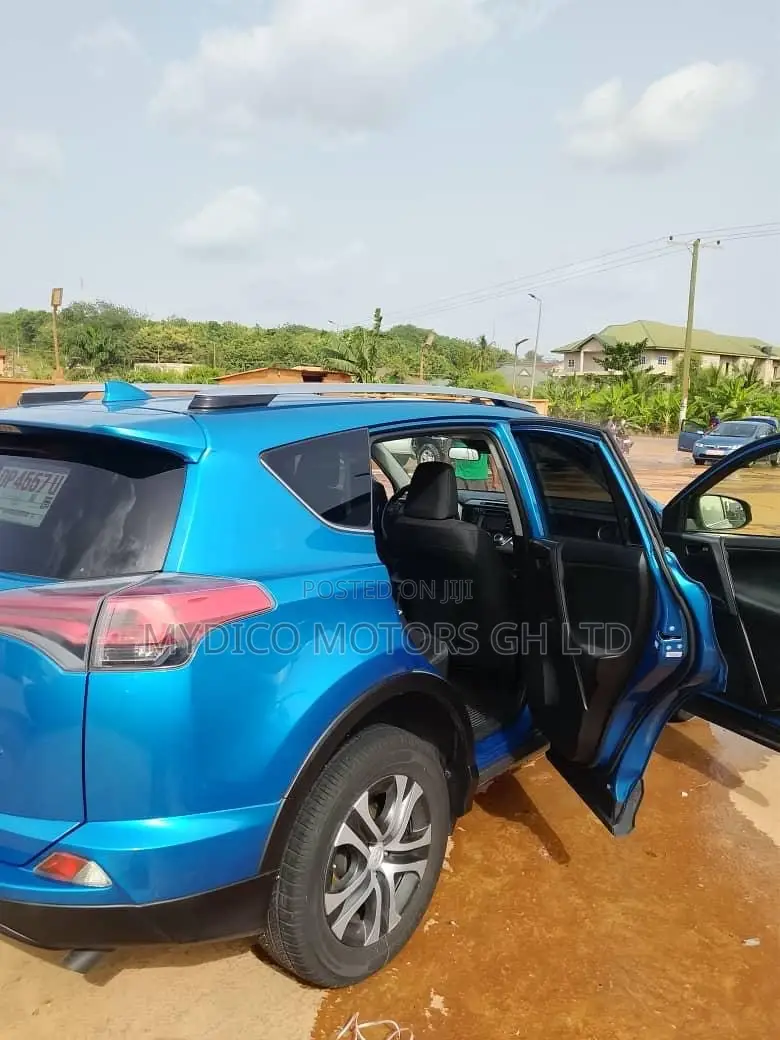 Toyota RAV4 LE 4dr SUV AWD (2.5L 4cyl 6A) 2018 Blue