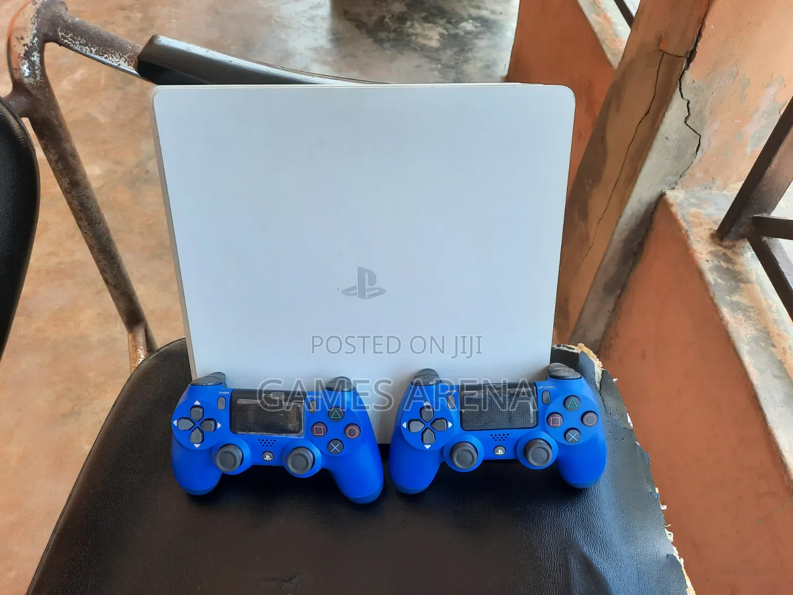 White PS4 Slim + 8 Offline Games + 2 Controllers