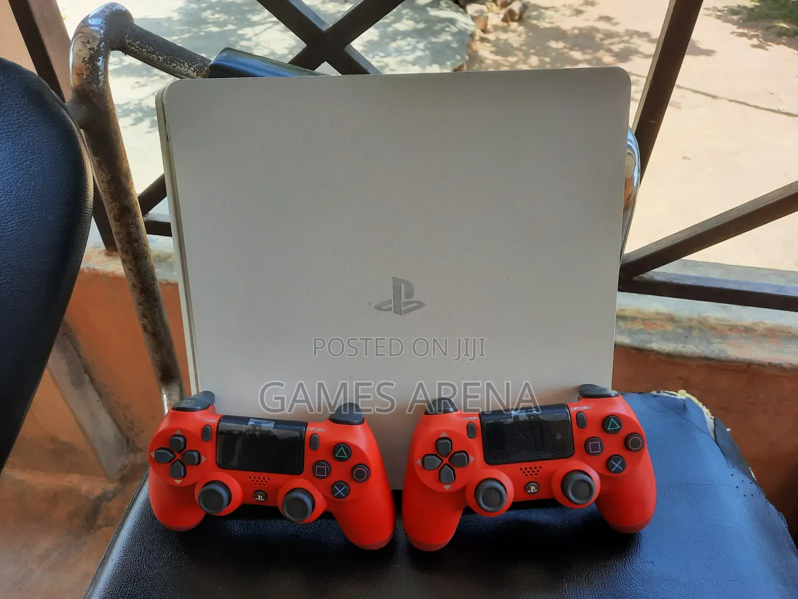 White PS4 Slim + 8 Offline Games + 2 Controllers