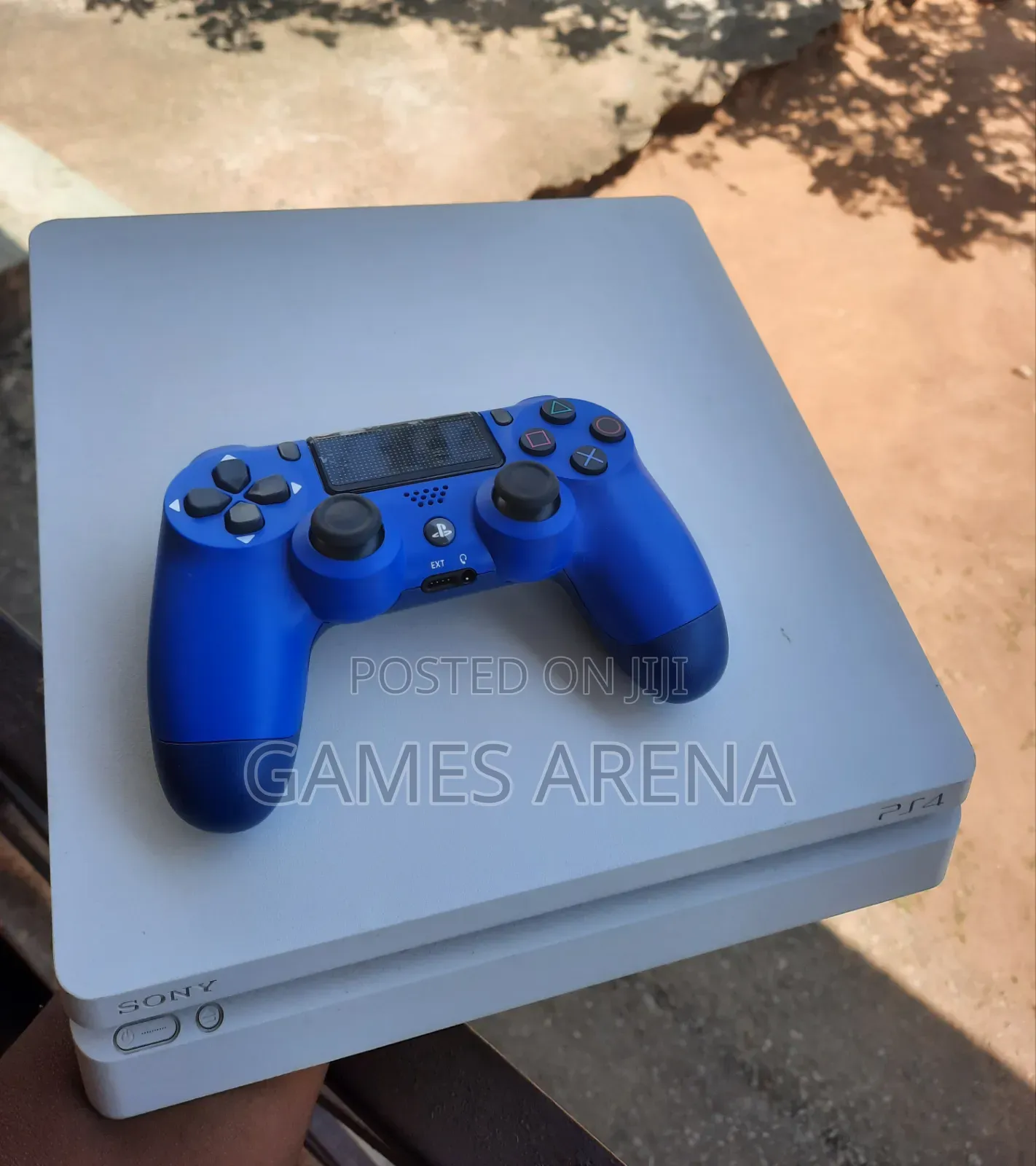 White PS4 Slim + 8 Offline Games + 2 Controllers