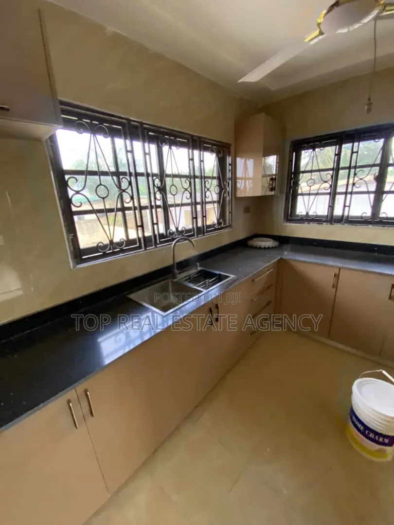 3bdrm House in Awoshie Anyaa Sch., Baah Yard for rent