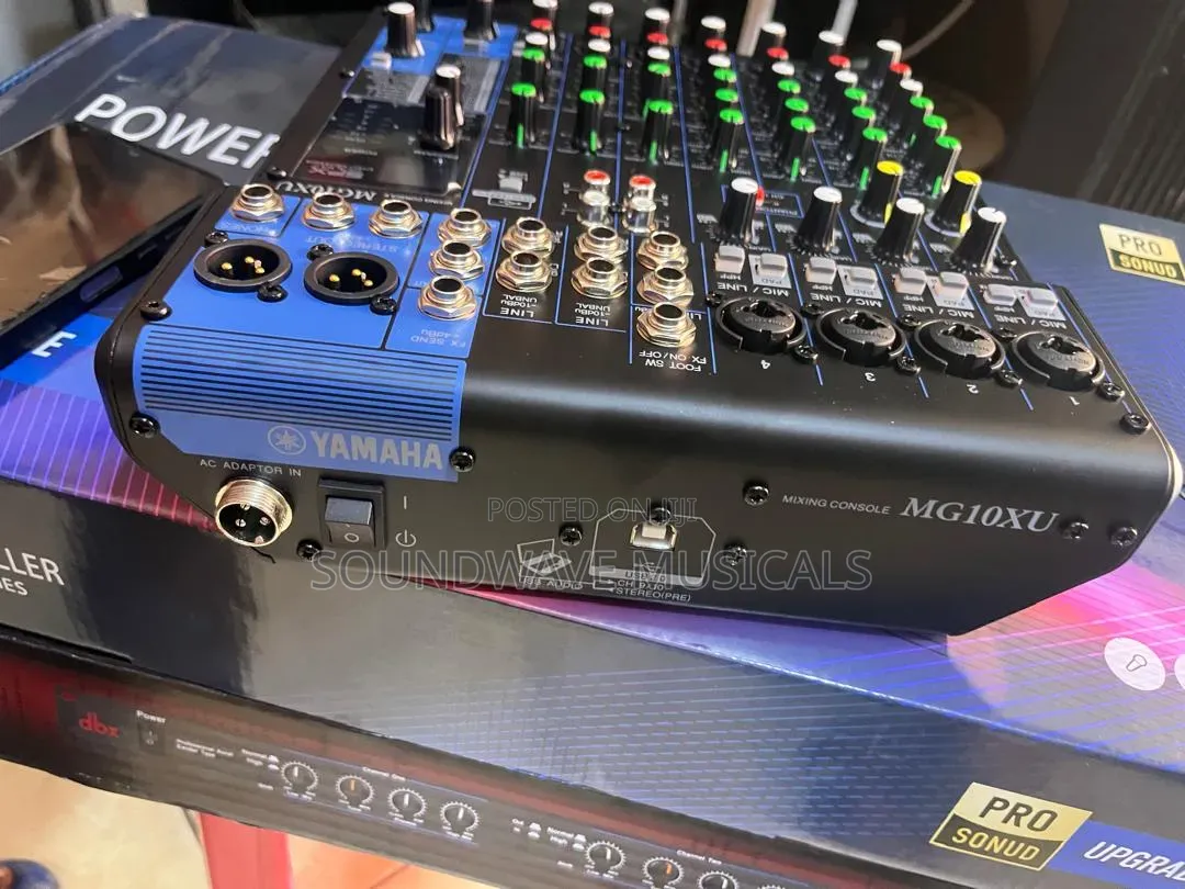 MG10XU Mixer Console