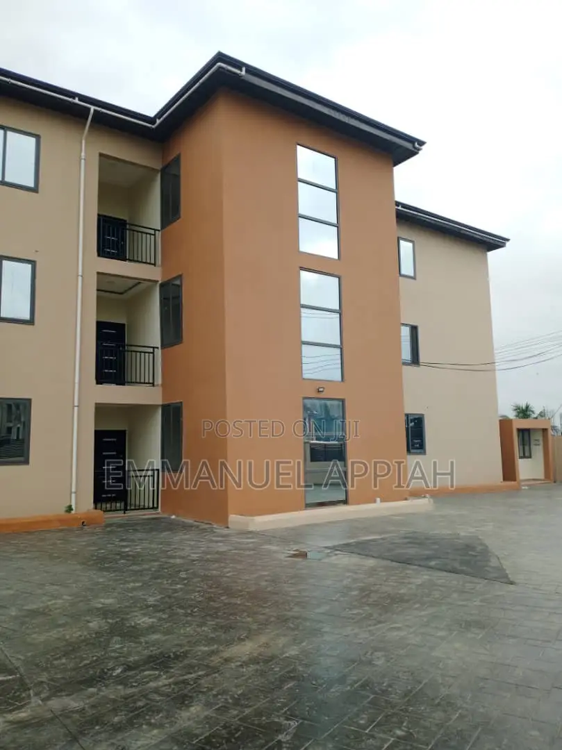 1bdrm Room & Parlour in Amasaman 3 Junction, Accra Metropolitan