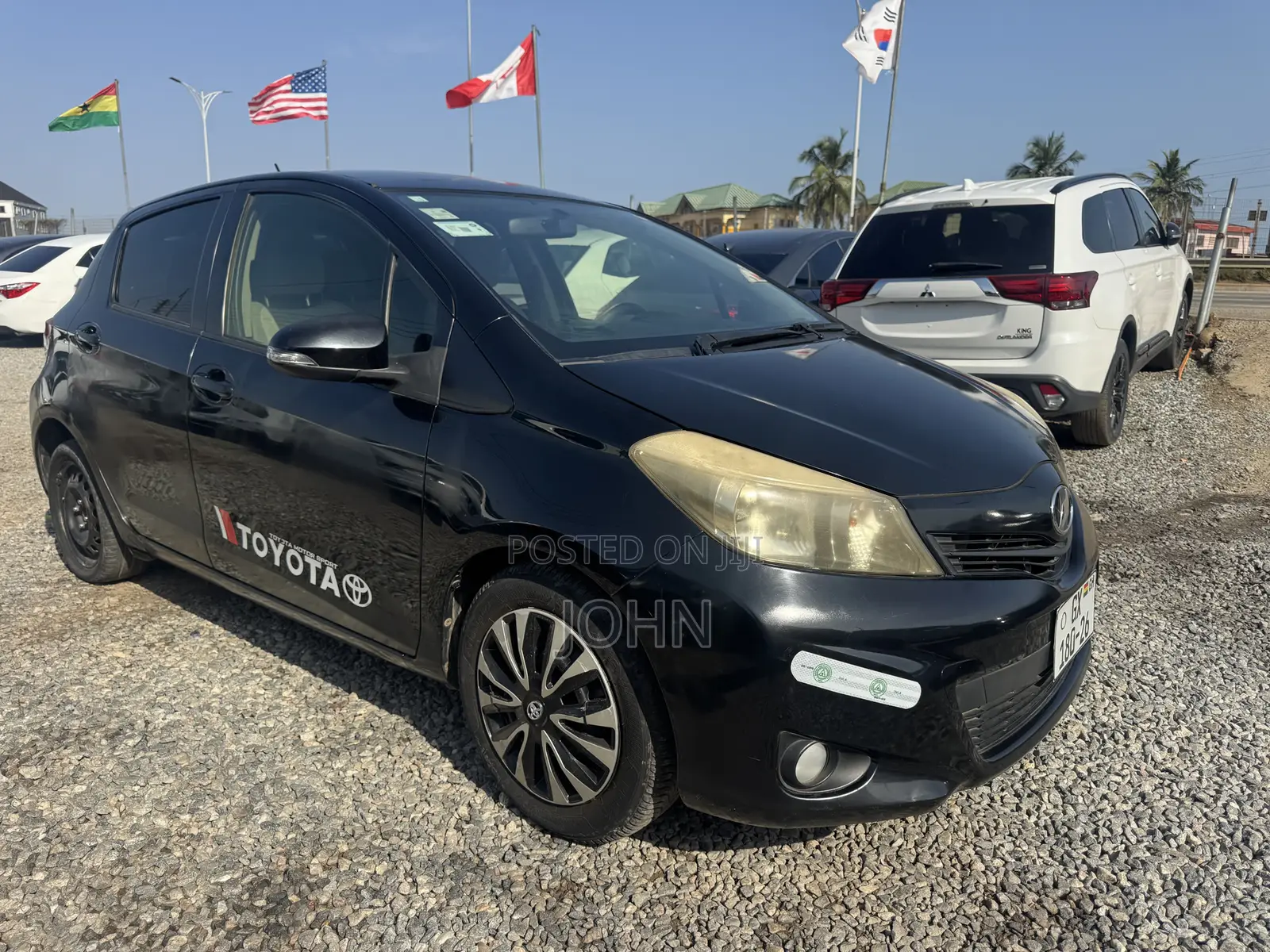Toyota Vitz 1.3 FWD 5dr 2012 Black