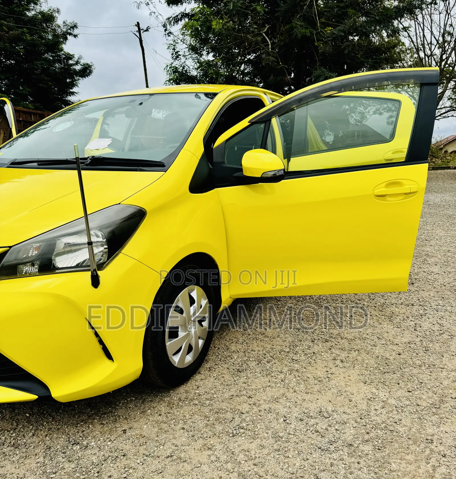 Toyota Vitz 1.3 AWD 5dr 2015 Yellow