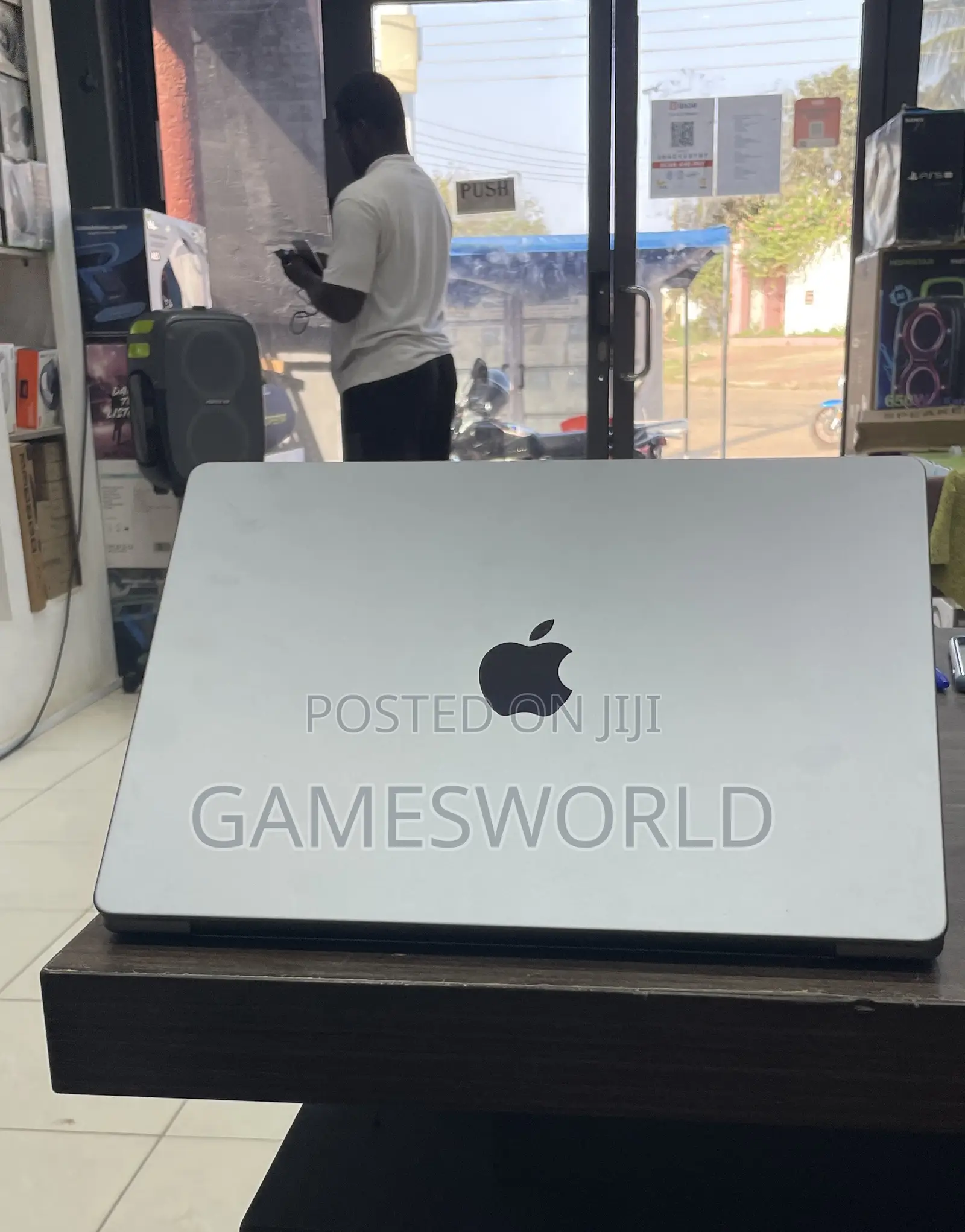 Laptop Apple MacBook Pro 2023 M3 8GB Apple M3 SSD 1T