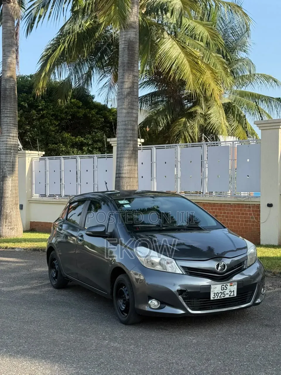 Toyota Vitz 2012 Gray