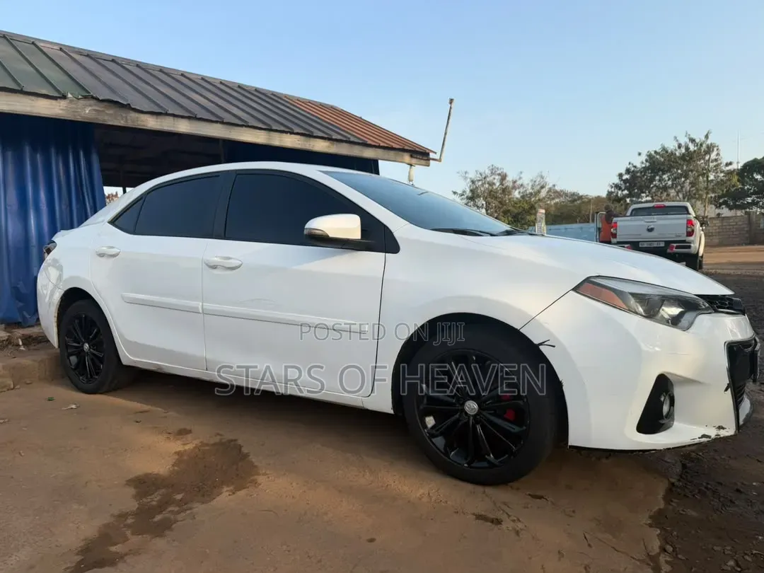 Toyota Corolla S Premium 4dr Sedan (1.8L 4cyl CVT) 2016 White