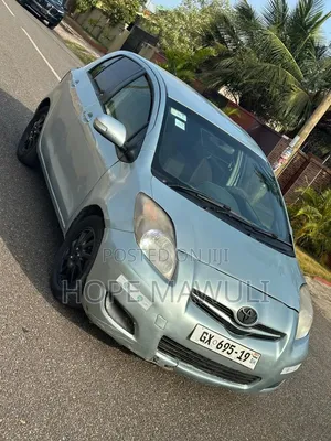 Toyota Vitz 2010 Silver