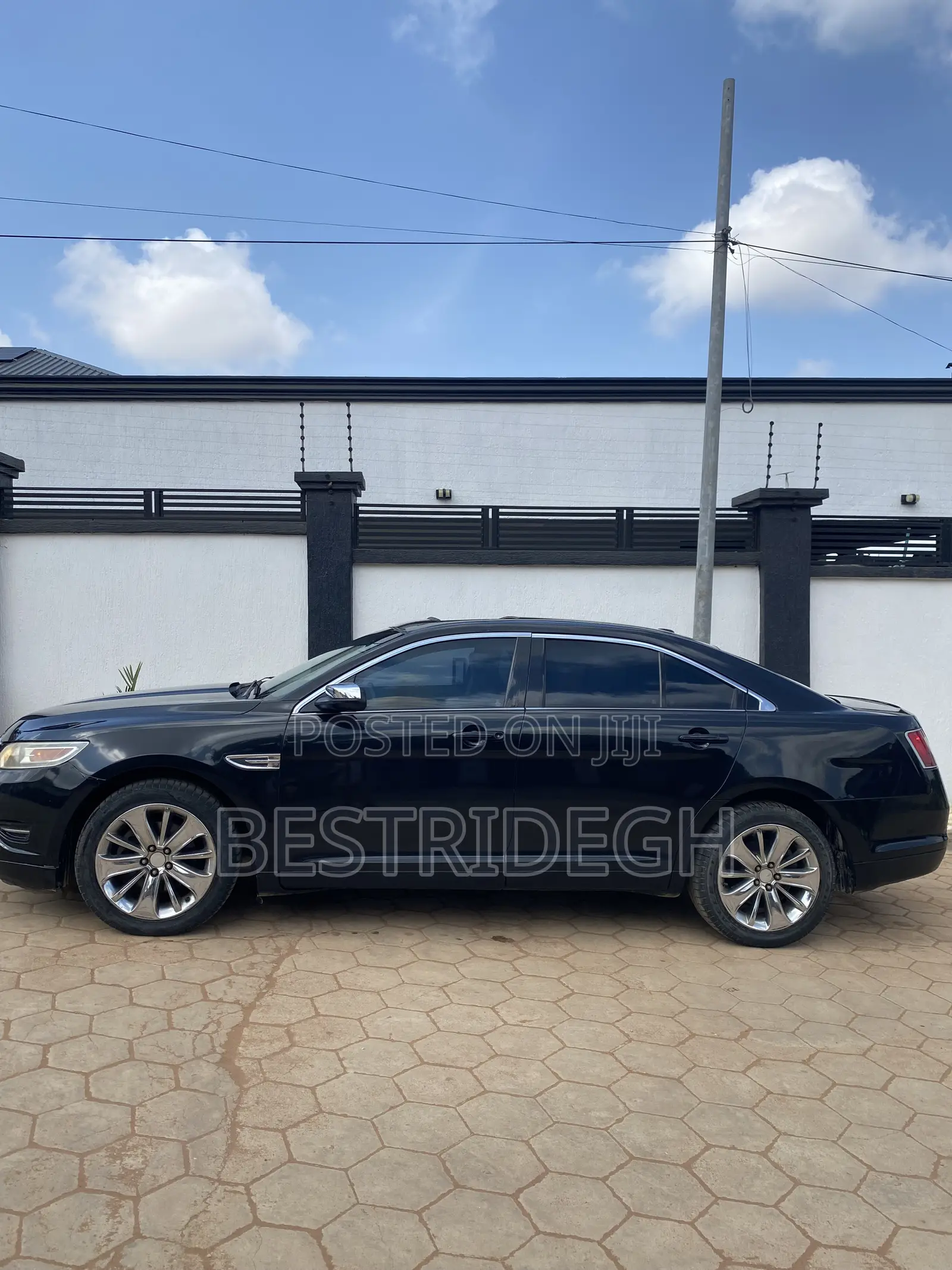 Ford Taurus 2010 Black