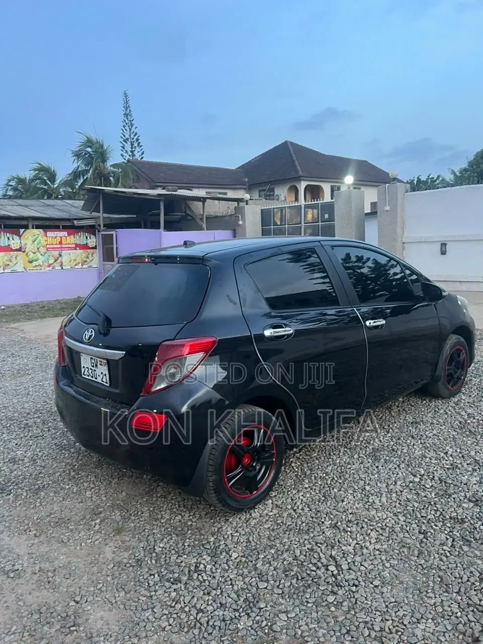 Toyota Vitz 1.3 FWD 5dr 2012 Black