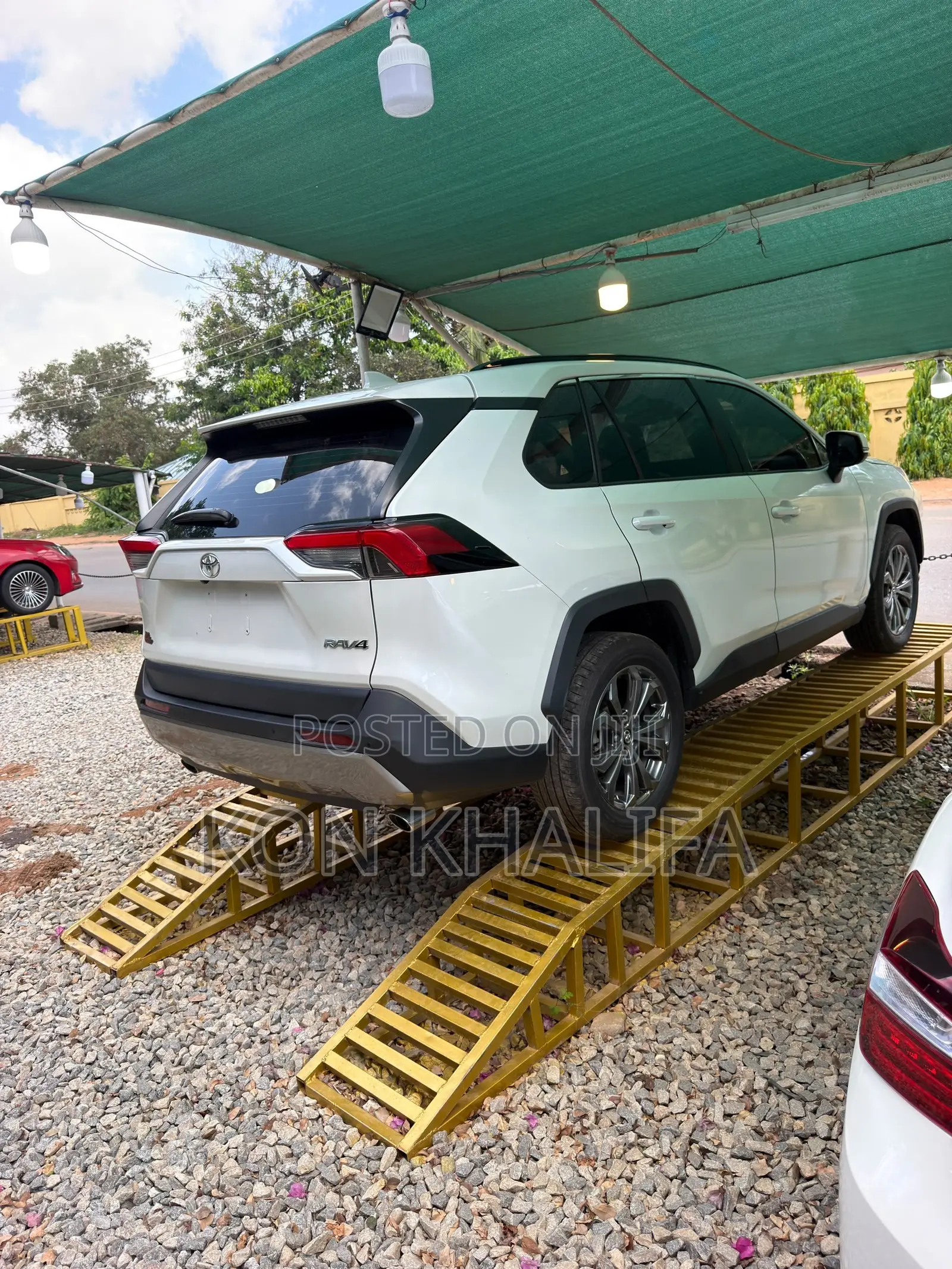 Toyota RAV4 XLE AWD 2023 White