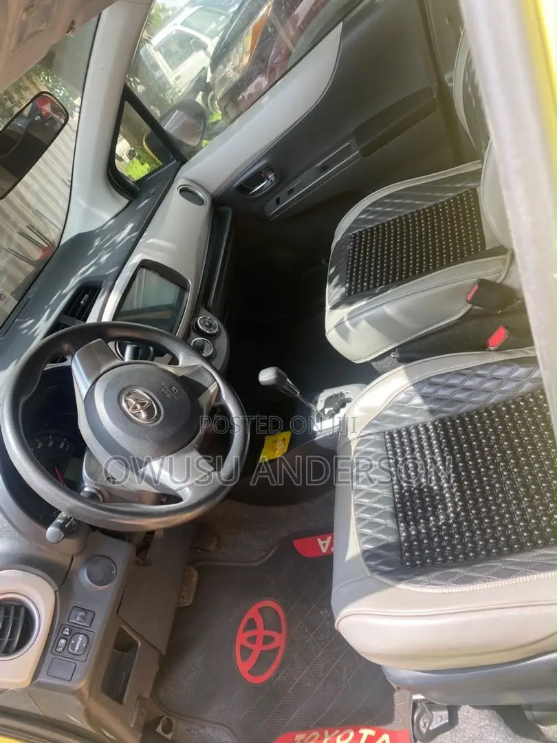 Toyota Vitz 2012 Yellow