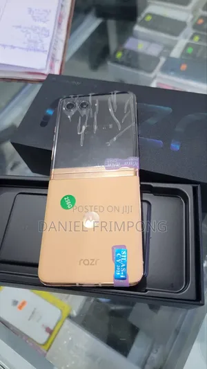 New Motorola Razr 40 Ultra 256 GB Gold