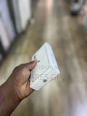 New Apple iPhone 11 64 GB White