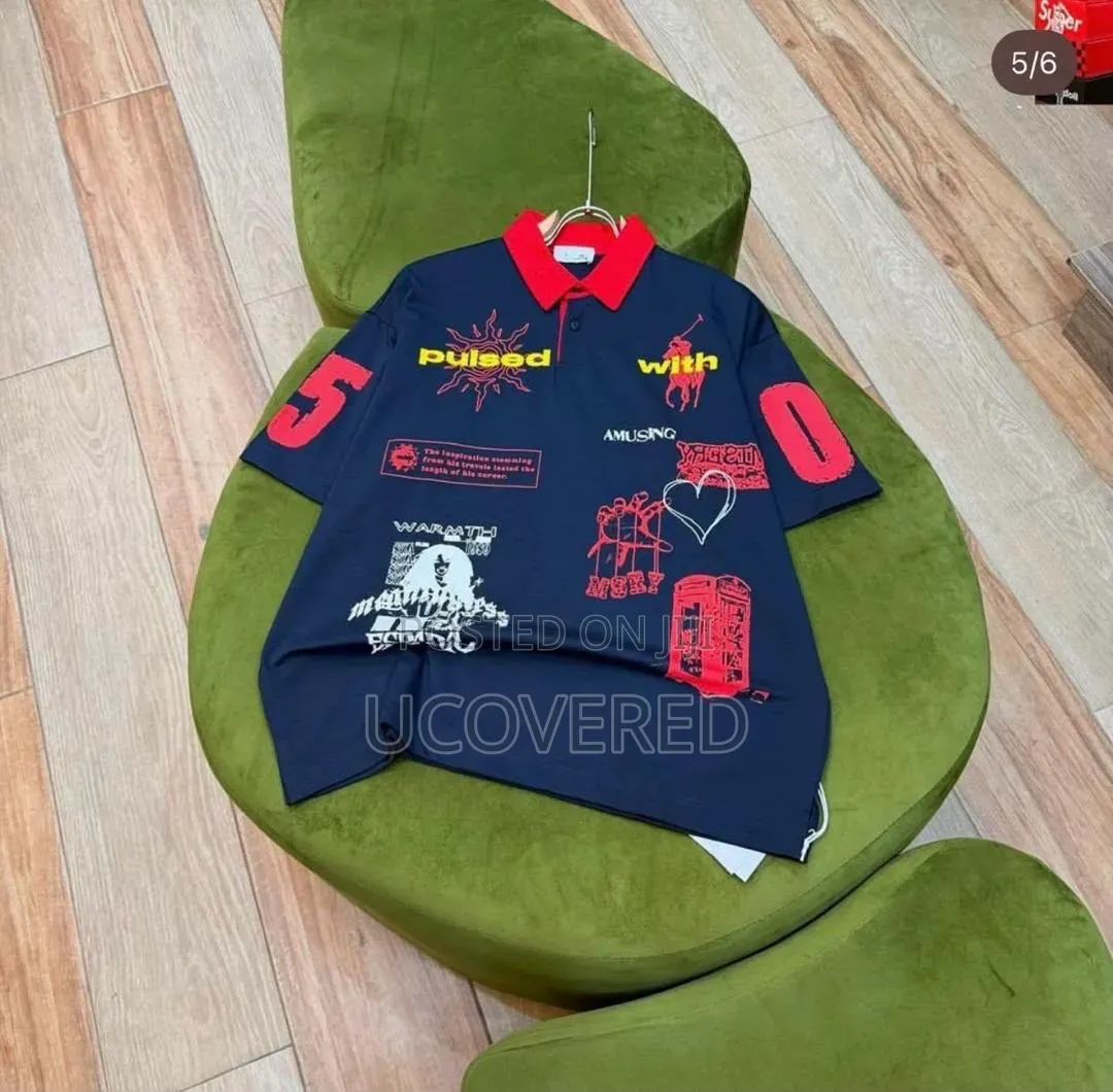 Short-Sleeve Graphic Polo Shirt With a Contrast Collar