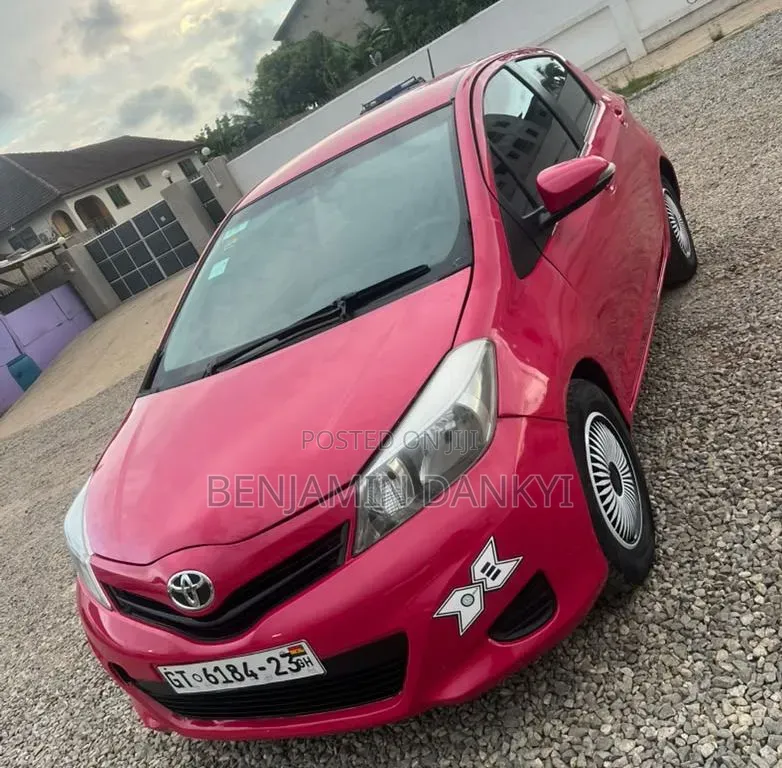 Toyota Vitz 2012 Red