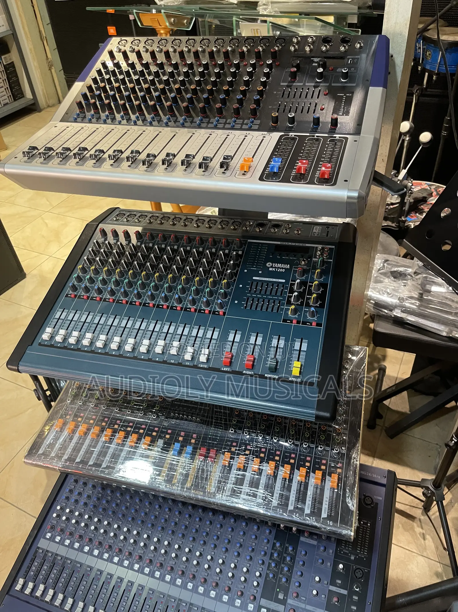 120-Yamaha KV Powered Mixer With Bluetooth, USB, Mine Jack