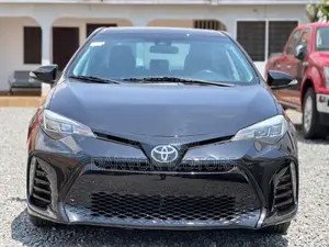 Toyota Corolla SE (1.8L 4cyl 6M) 2018 Black