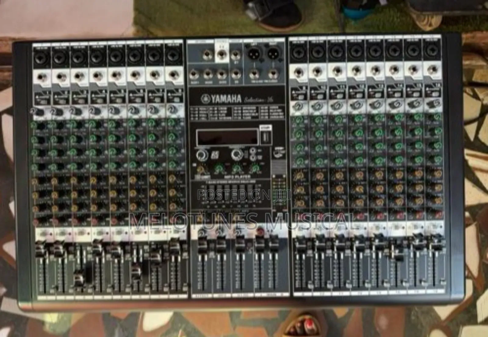 Yamaha 16-Channel Analog Mixer