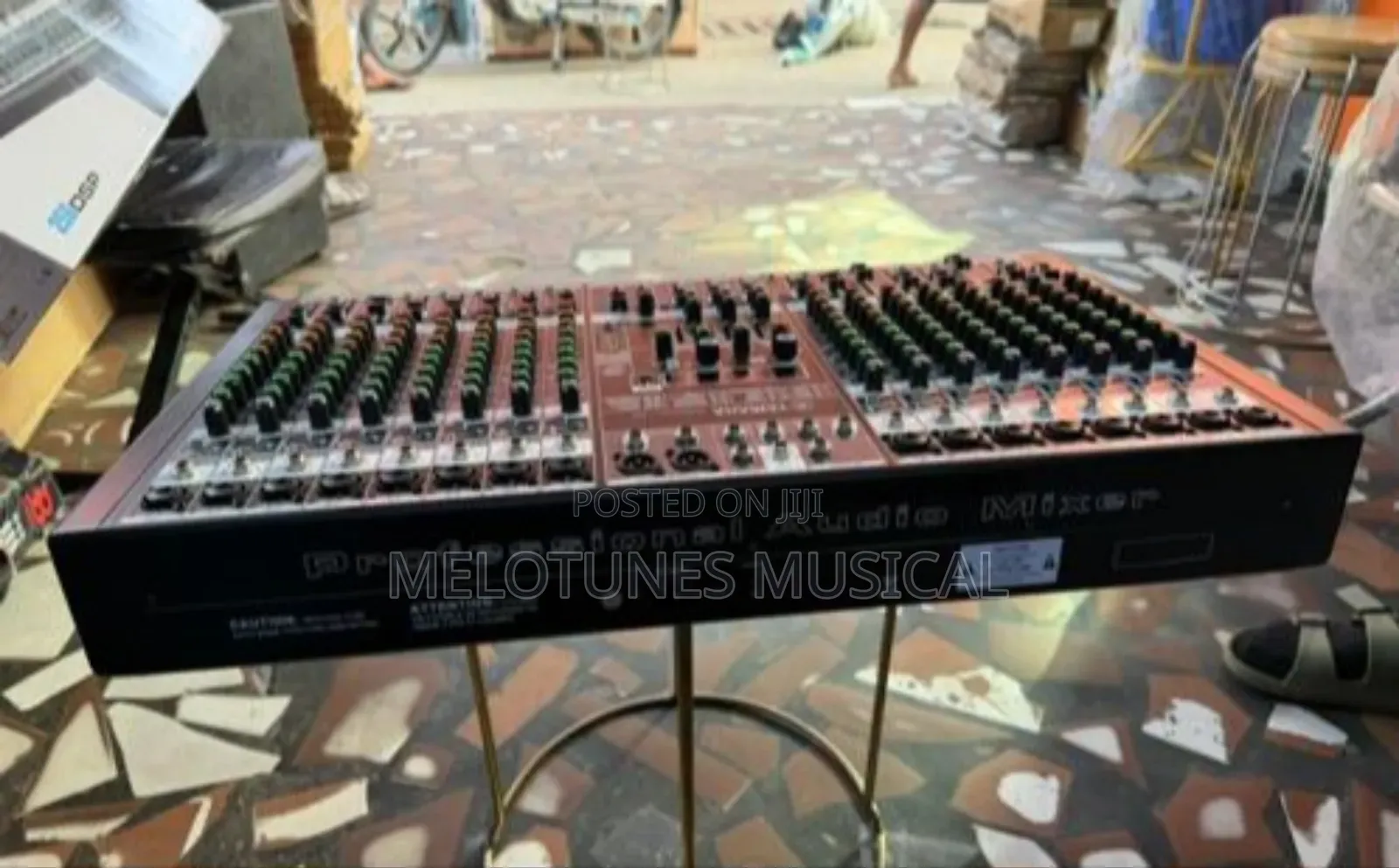 Yamaha 16-Channel Analog Mixer