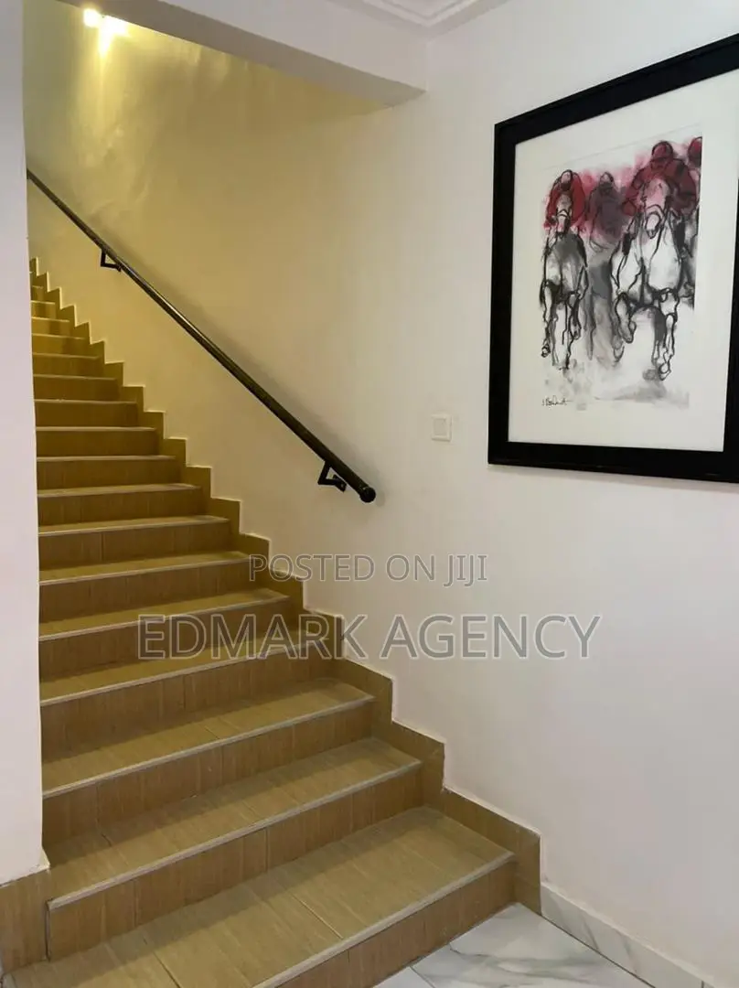 3bdrm House in Ashongman Estate, Police Station for sale