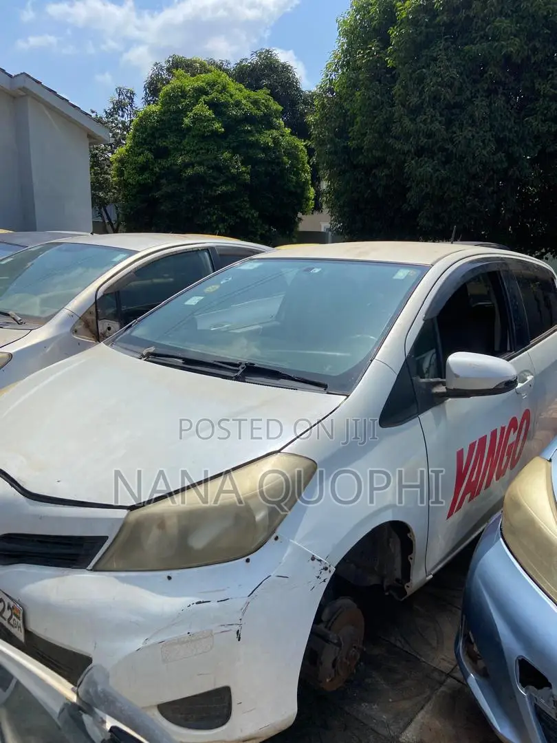 Toyota Vitz 2012 White