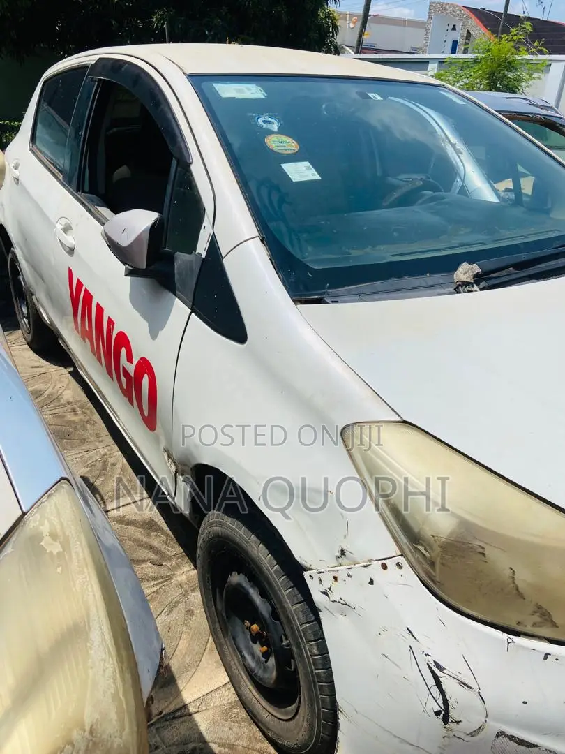 Toyota Vitz 2012 White