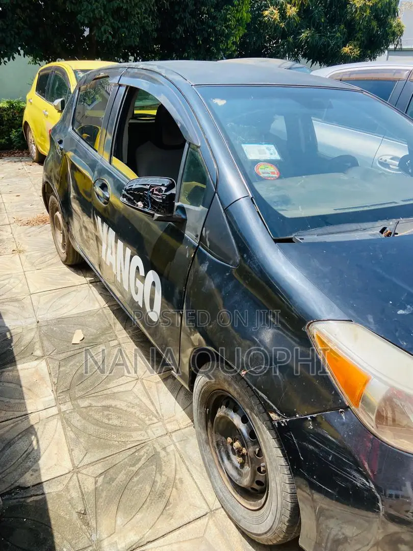 Toyota Vitz 2012 Black