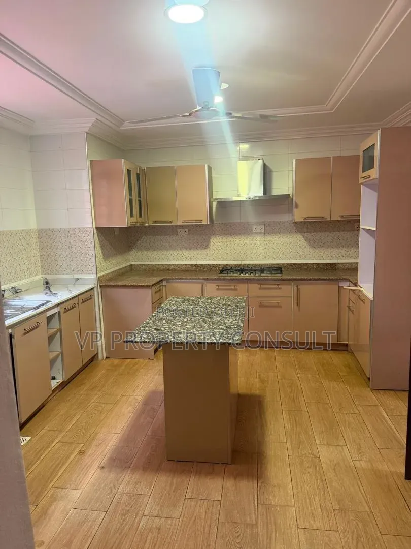 4bdrm House in Oyarifa Mall Area for rent