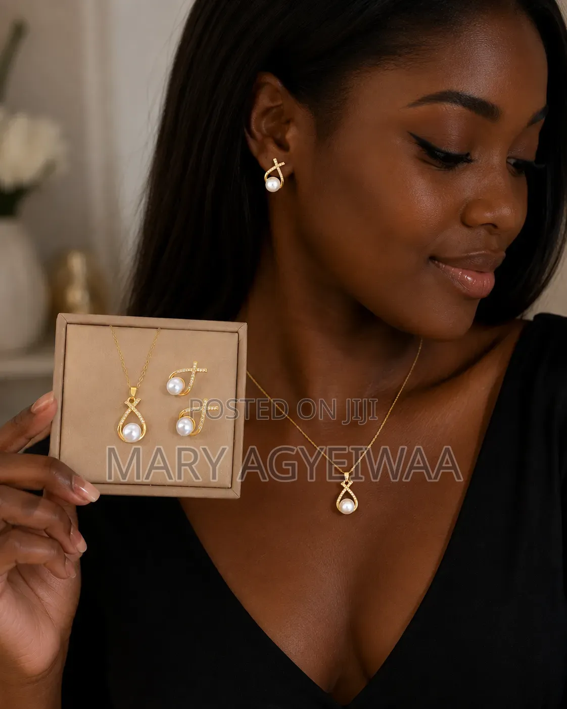 Gold-Tone Pearl Necklace & Matching Earrings – Elegant Jewelry Set