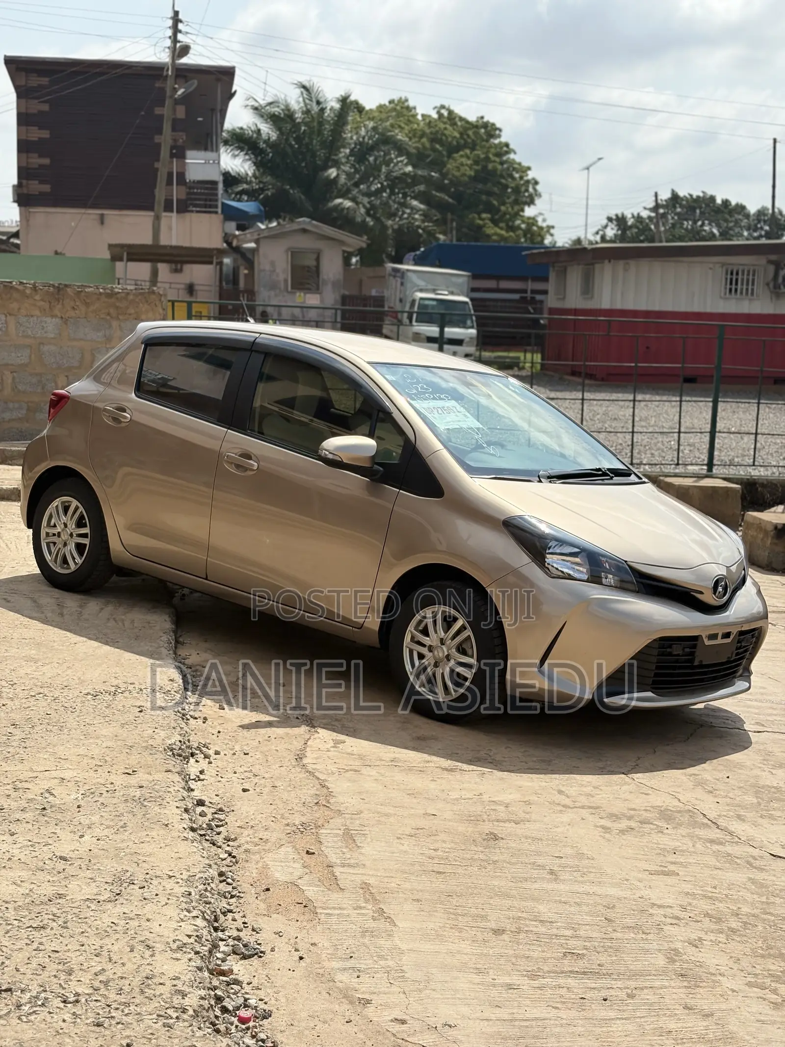 Toyota Vitz 1.3 AWD 3dr 2015 Gold