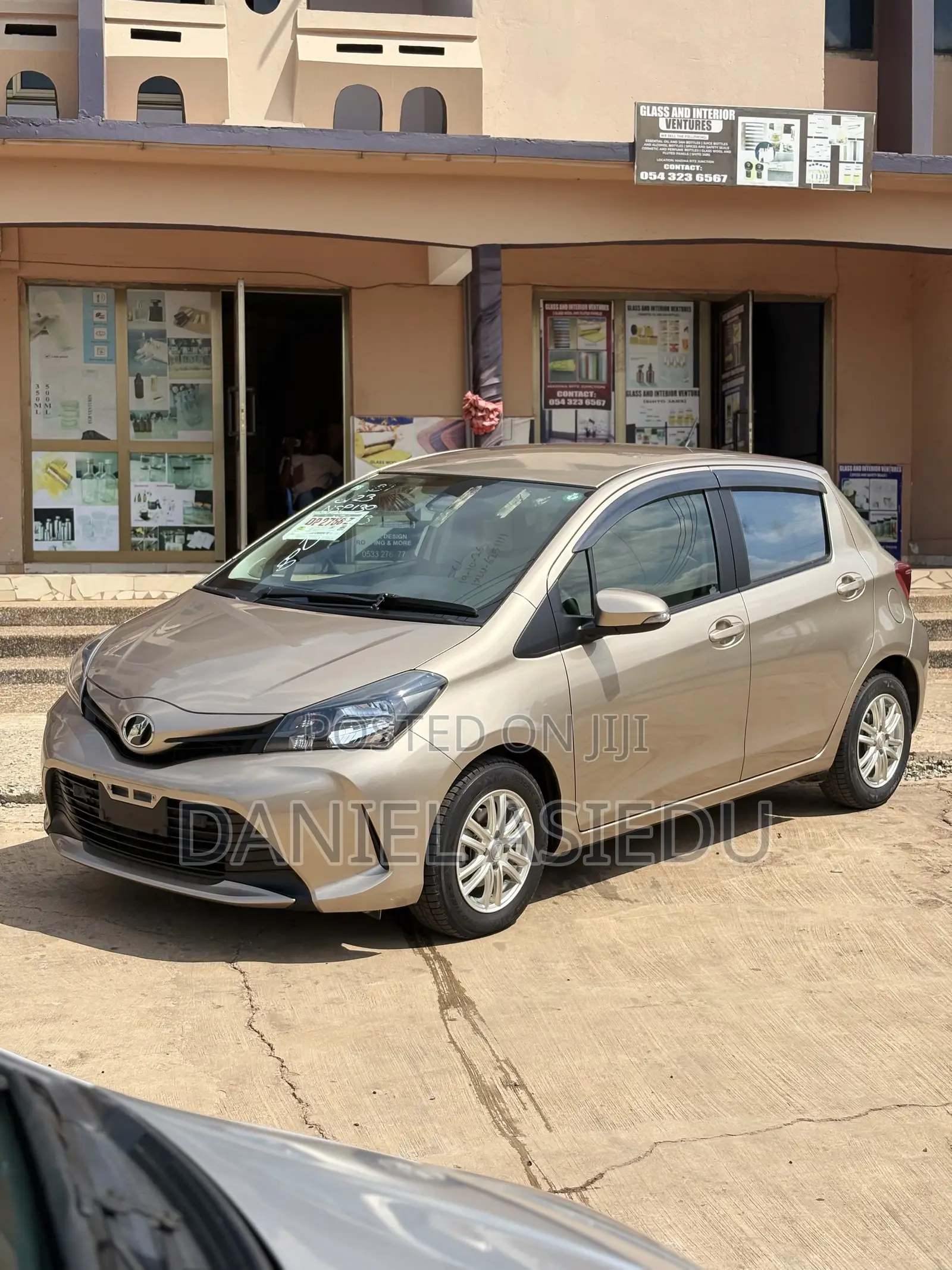 Toyota Vitz 1.3 AWD 3dr 2015 Gold