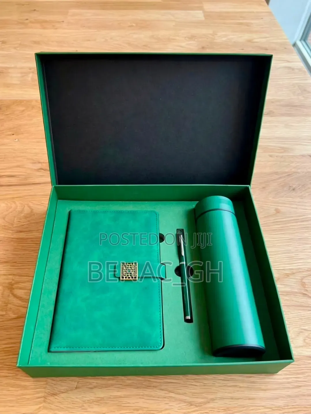 Luxury Executive Gift Set – Personalised Corporate Souvenirs & Gifts