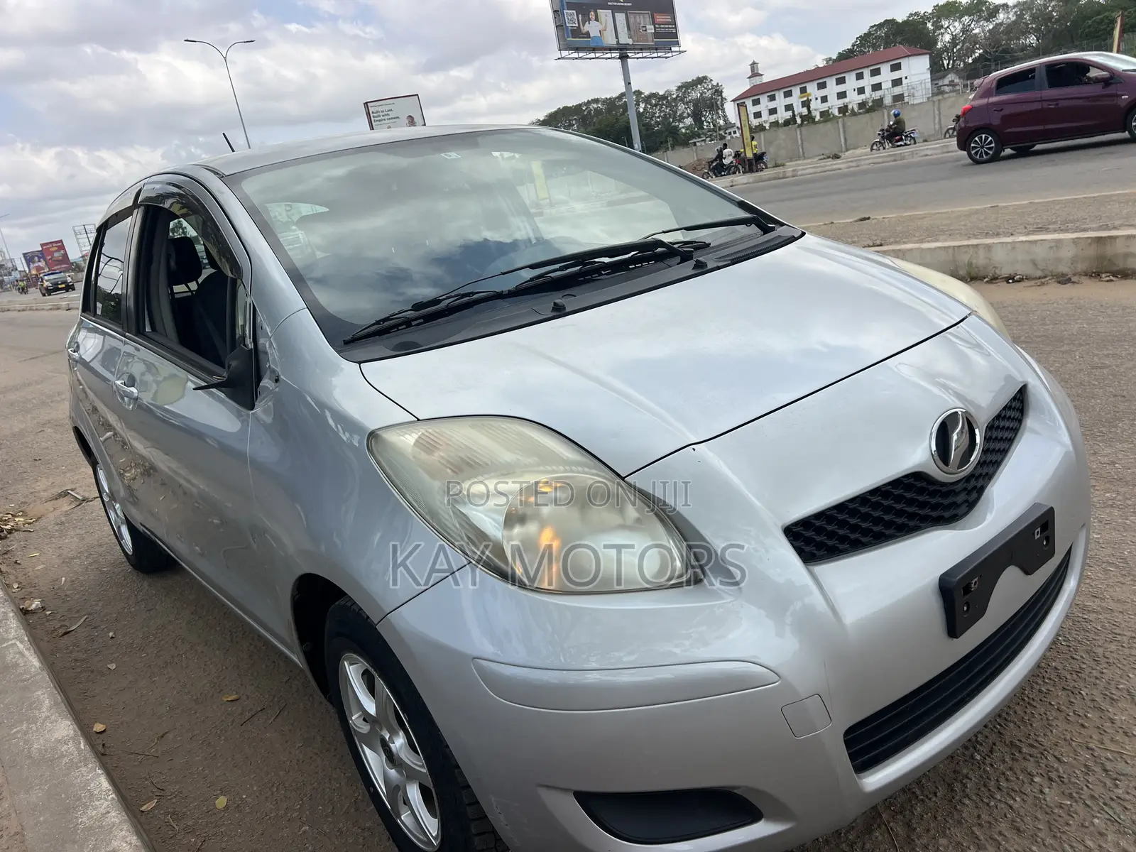 Toyota Vitz 1.3 FWD 5dr 2010 Gray