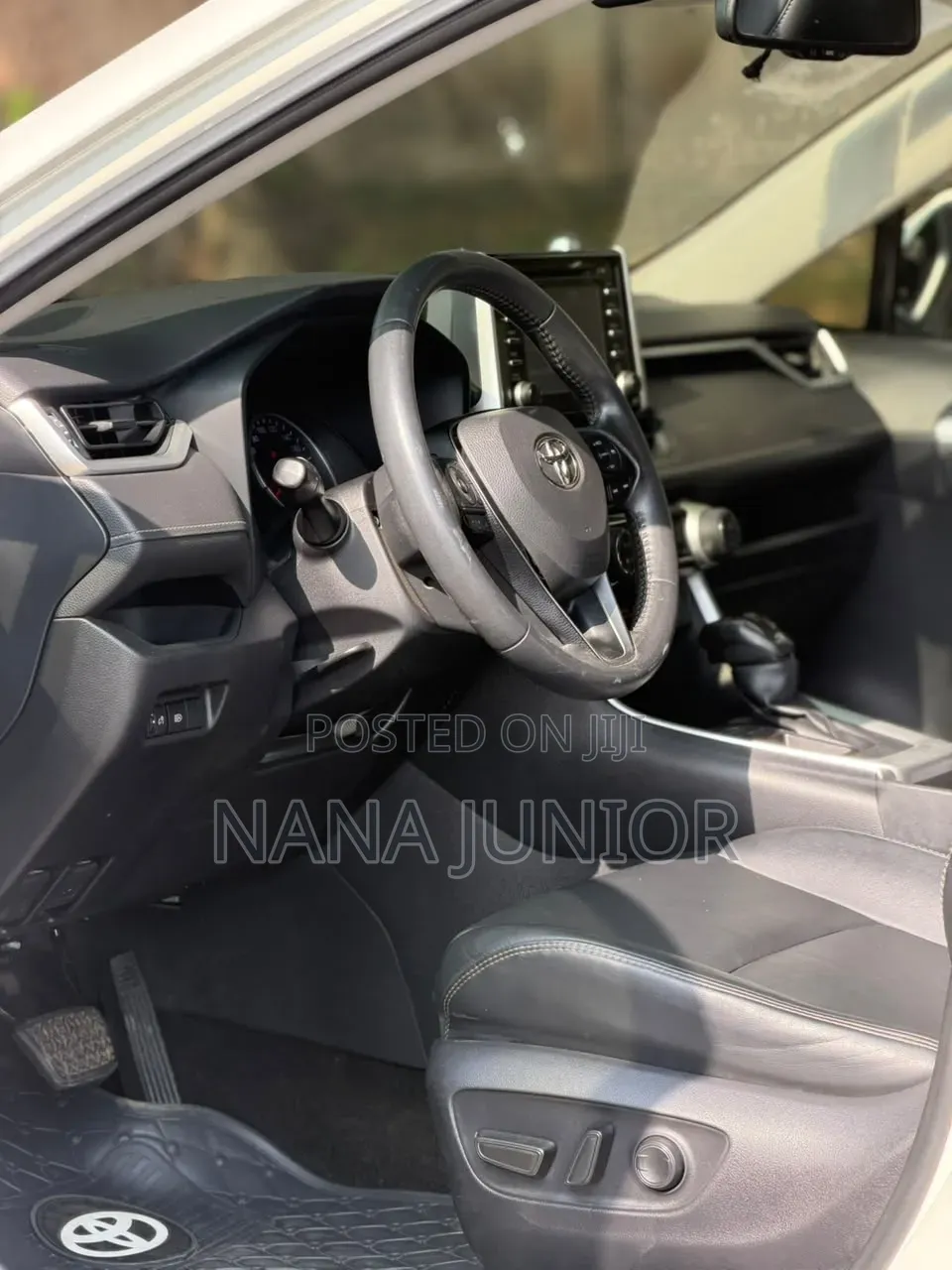 Toyota RAV4 XLE AWD 2019 White