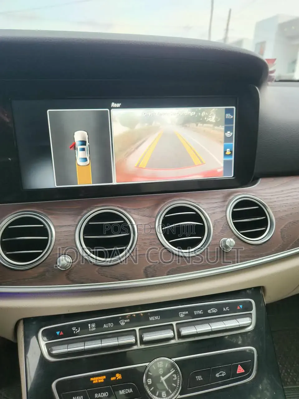 Mercedes-Benz E300 2018 Red