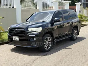 Toyota Land Cruiser 5.7 V8 2014 Black