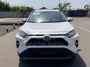 Toyota RAV4 XLE FWD 2020 White