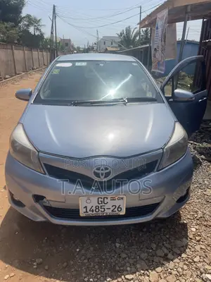 Toyota Vitz 1.3 AWD 3dr 2013 Green