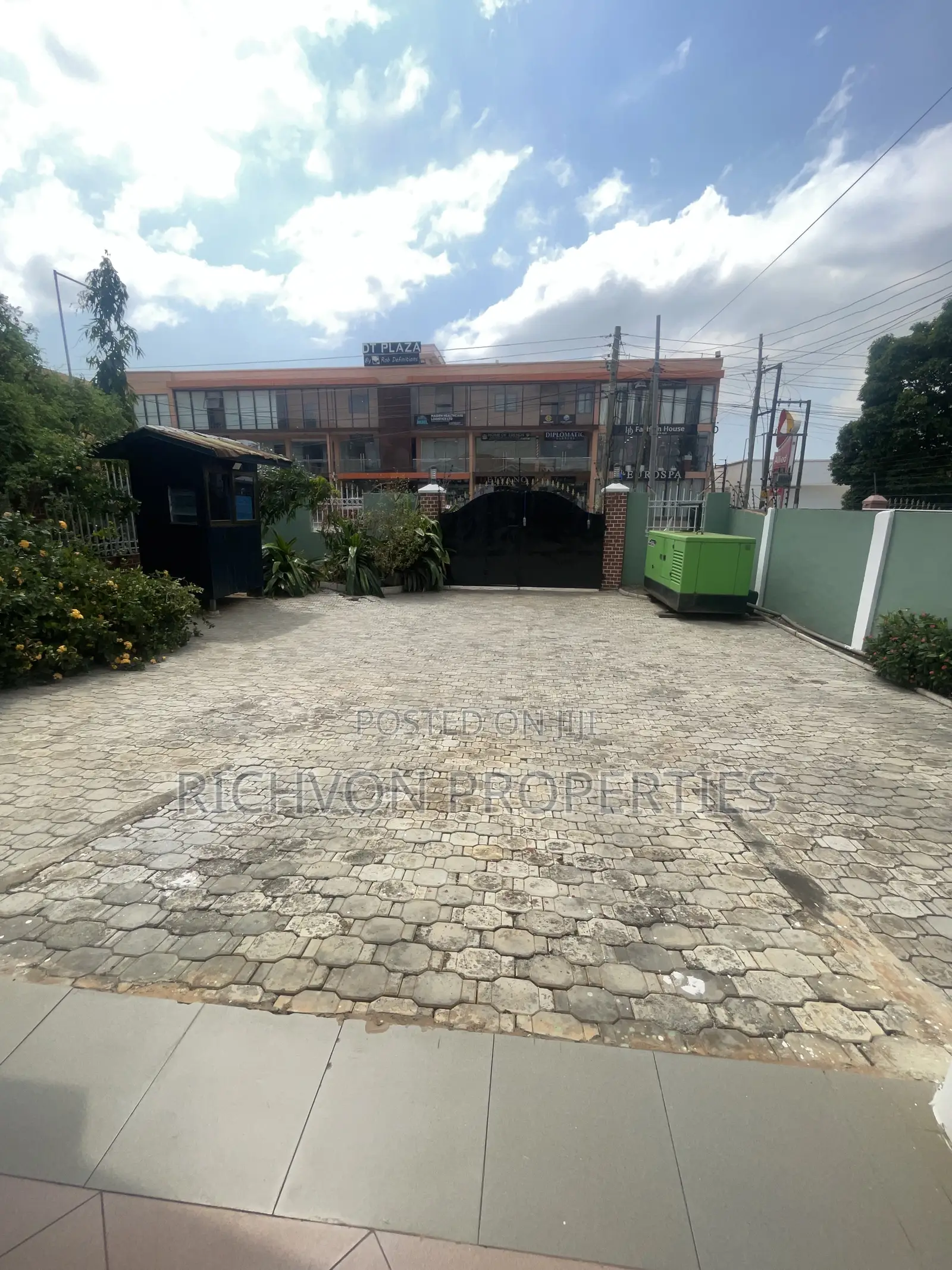 6 Bedroom Commercial Property for Office Use for Rent